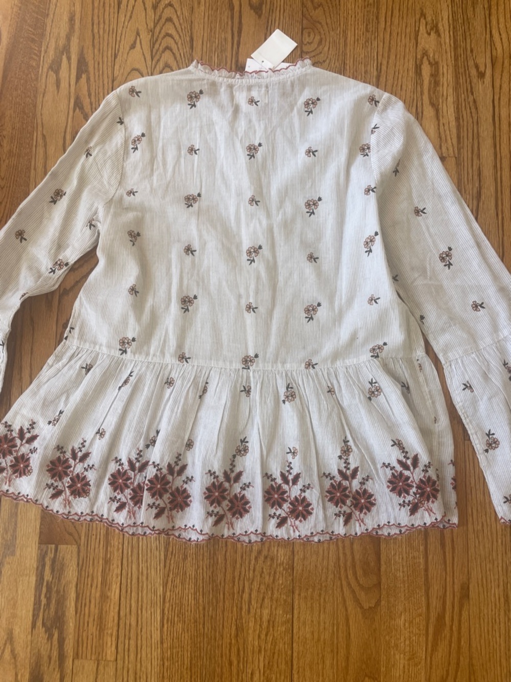 VELVET by Graham & Spencer White Floral Embroidered Peasant Boho Top Blouse - Picture 9 of 9